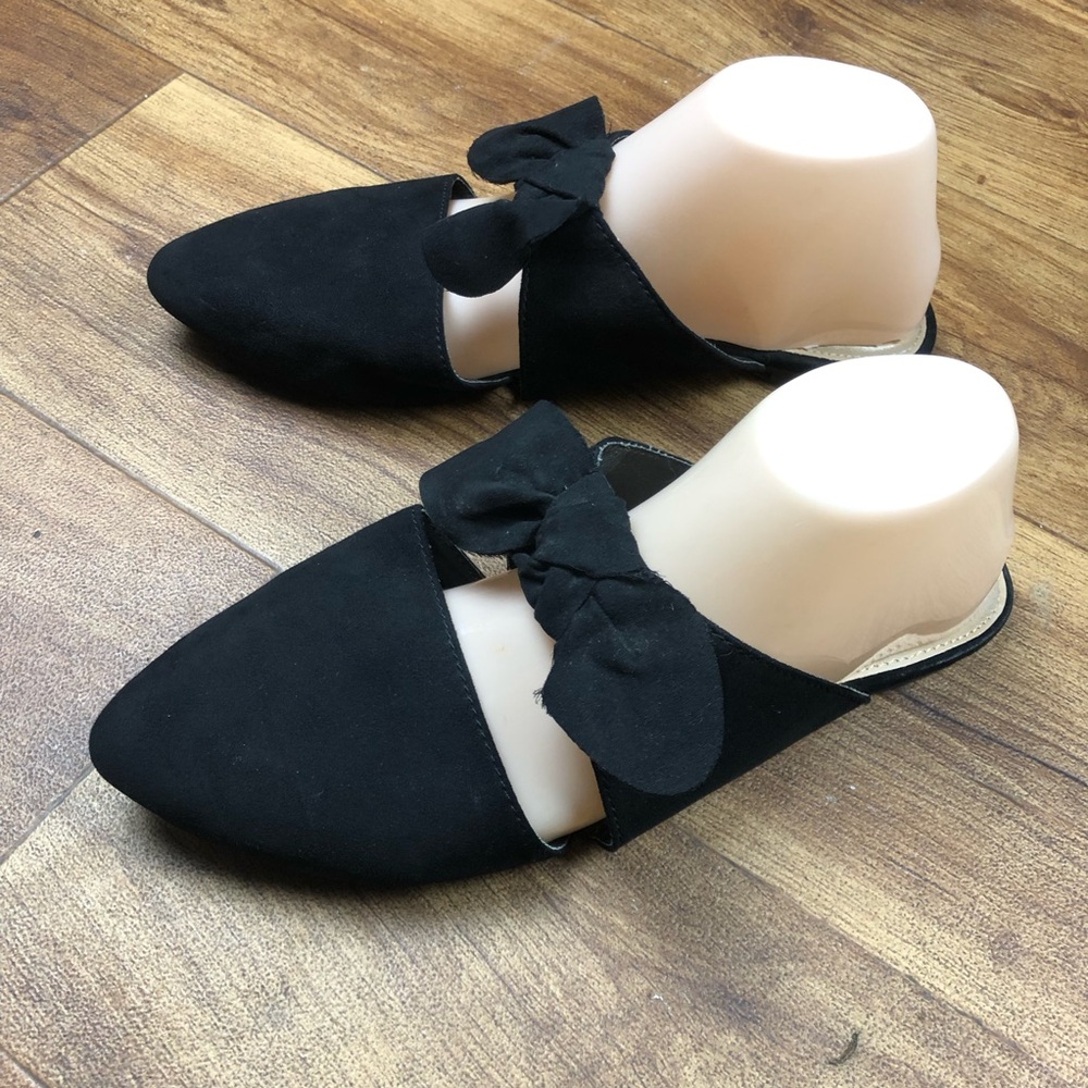Lauren Conrad Black Slip On Closed Toe Shoes With Bow *Read